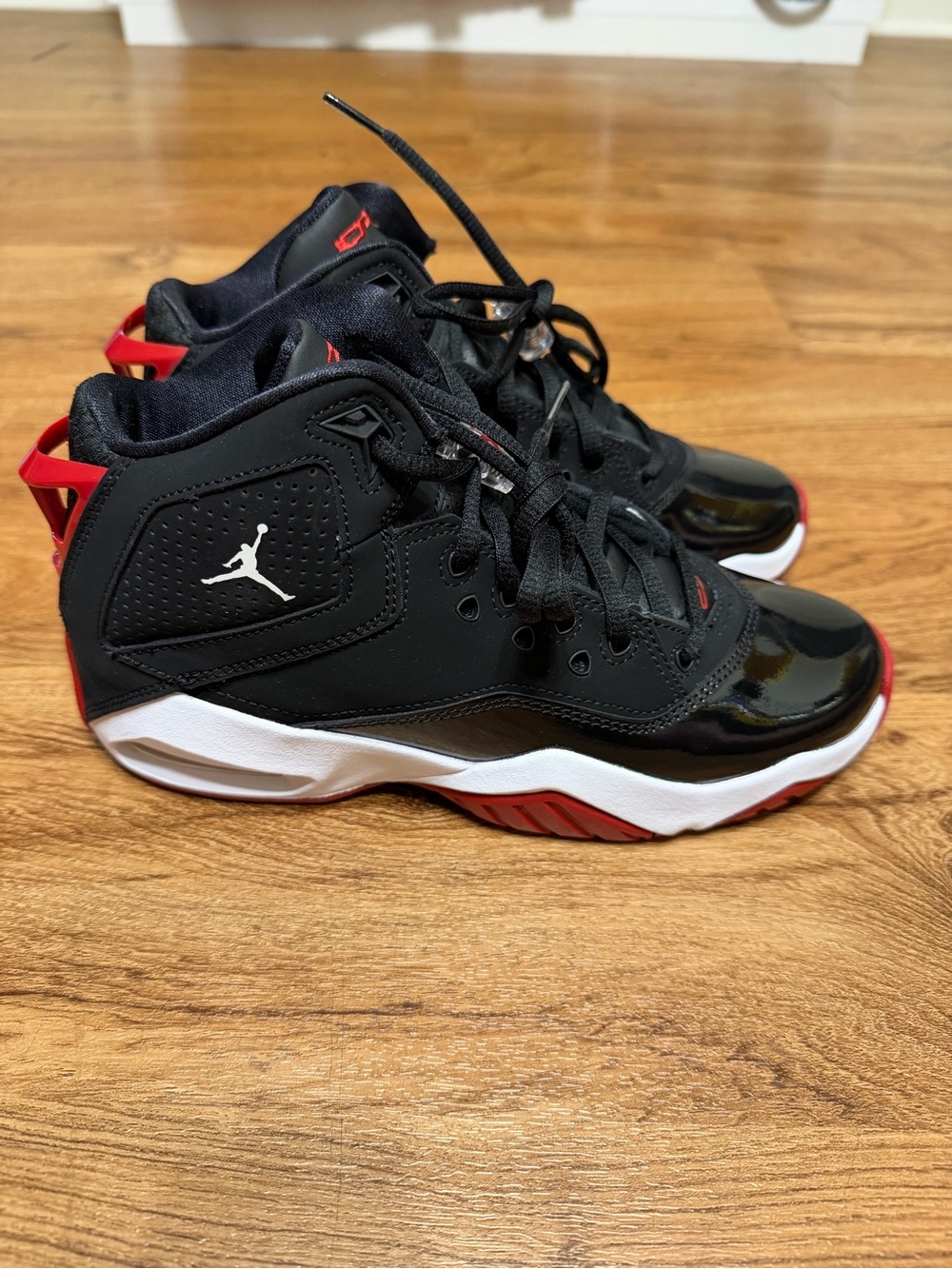 NWOB Jordan B'Loyal GS Black White Gym Red High Top Boys' Sneakers Size 4.5Y